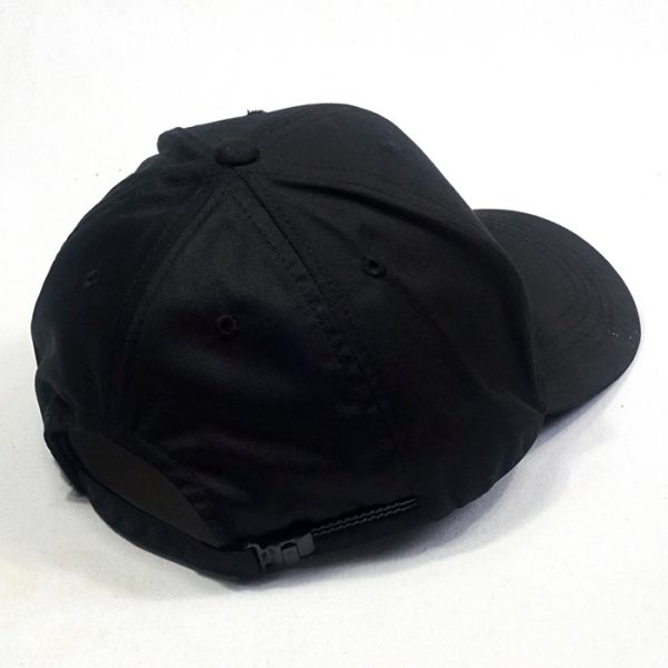 หมวกแบรนด์สีดำ